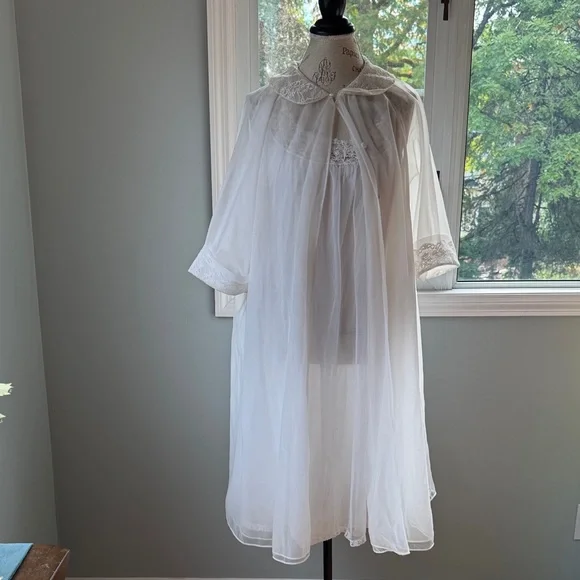 Vintage Vanity Fair peignoir robe & nightgown set Ivory/white floral EVC size L - Picture 1 of 11